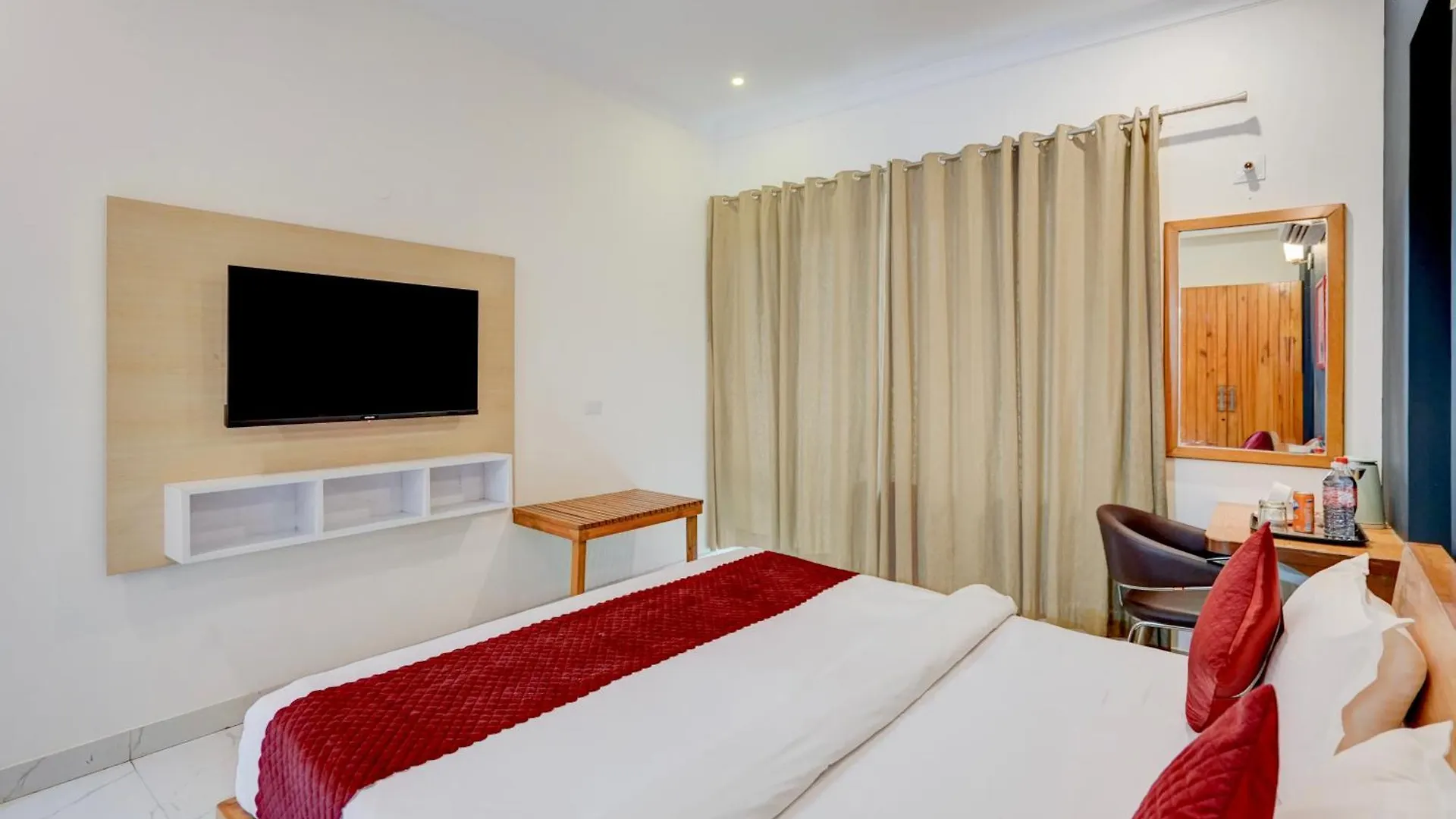 Madstays Hotel - Medicity Near Medanta Hospital Gurgaon 3*,  India