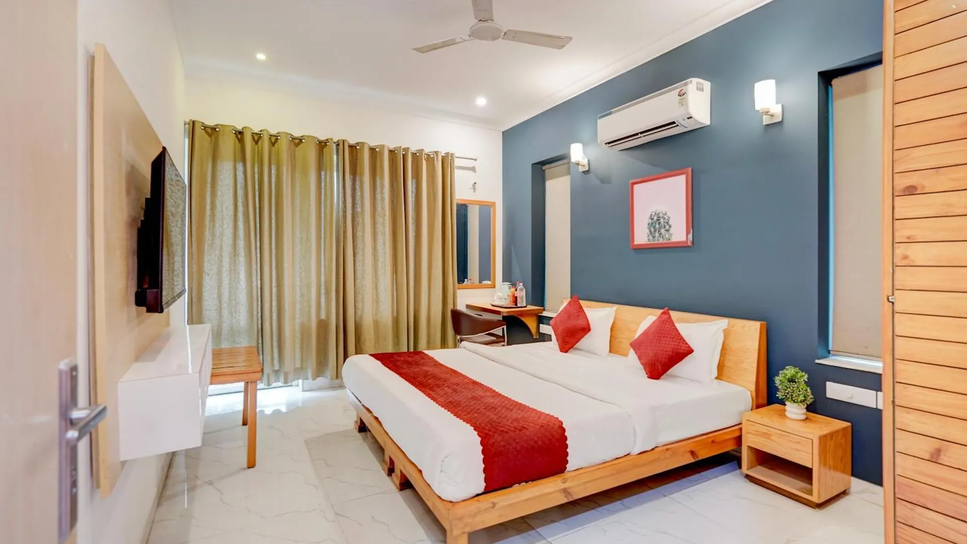 Madstays Hotel - Medicity Near Medanta Hospital Gurgaon