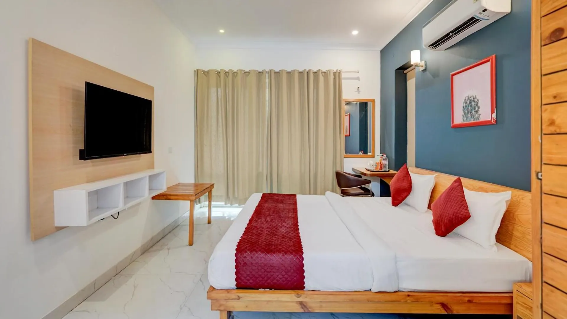 Madstays Hotel - Medicity Near Medanta Hospital Gurgaon India