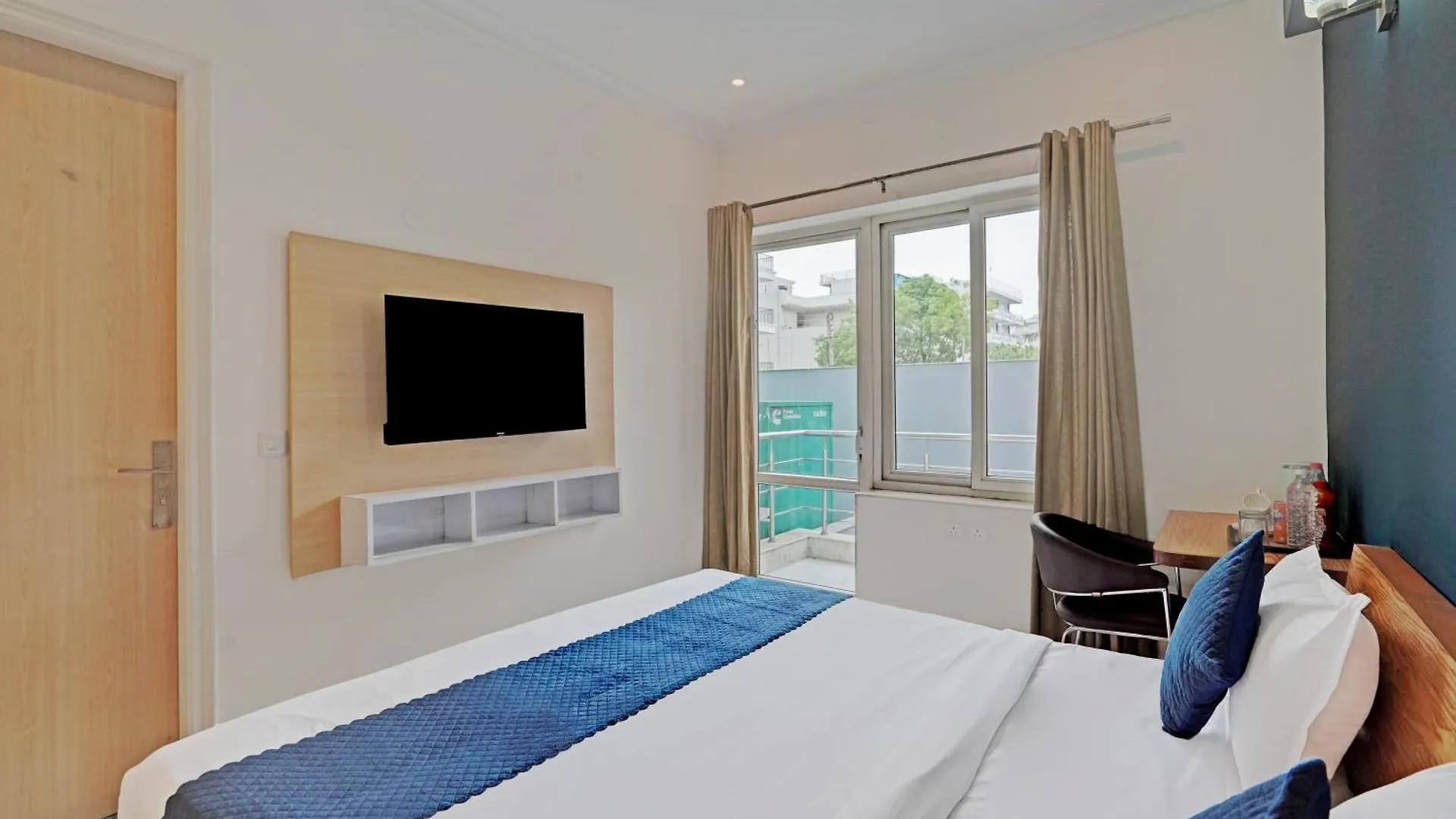 Madstays Hotel - Medicity Near Medanta Hospital Gurgaon