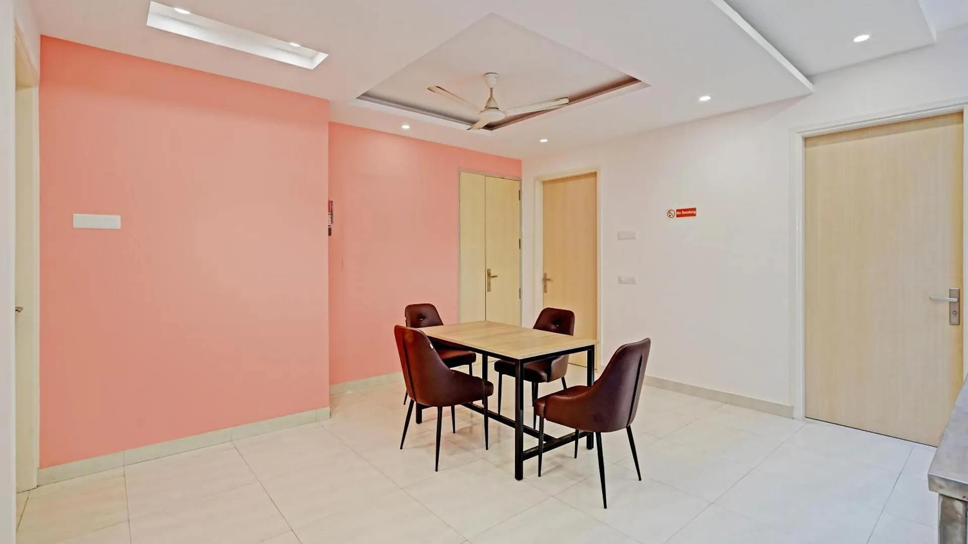 Madstays Hotel - Medicity Near Medanta Hospital Gurgaon