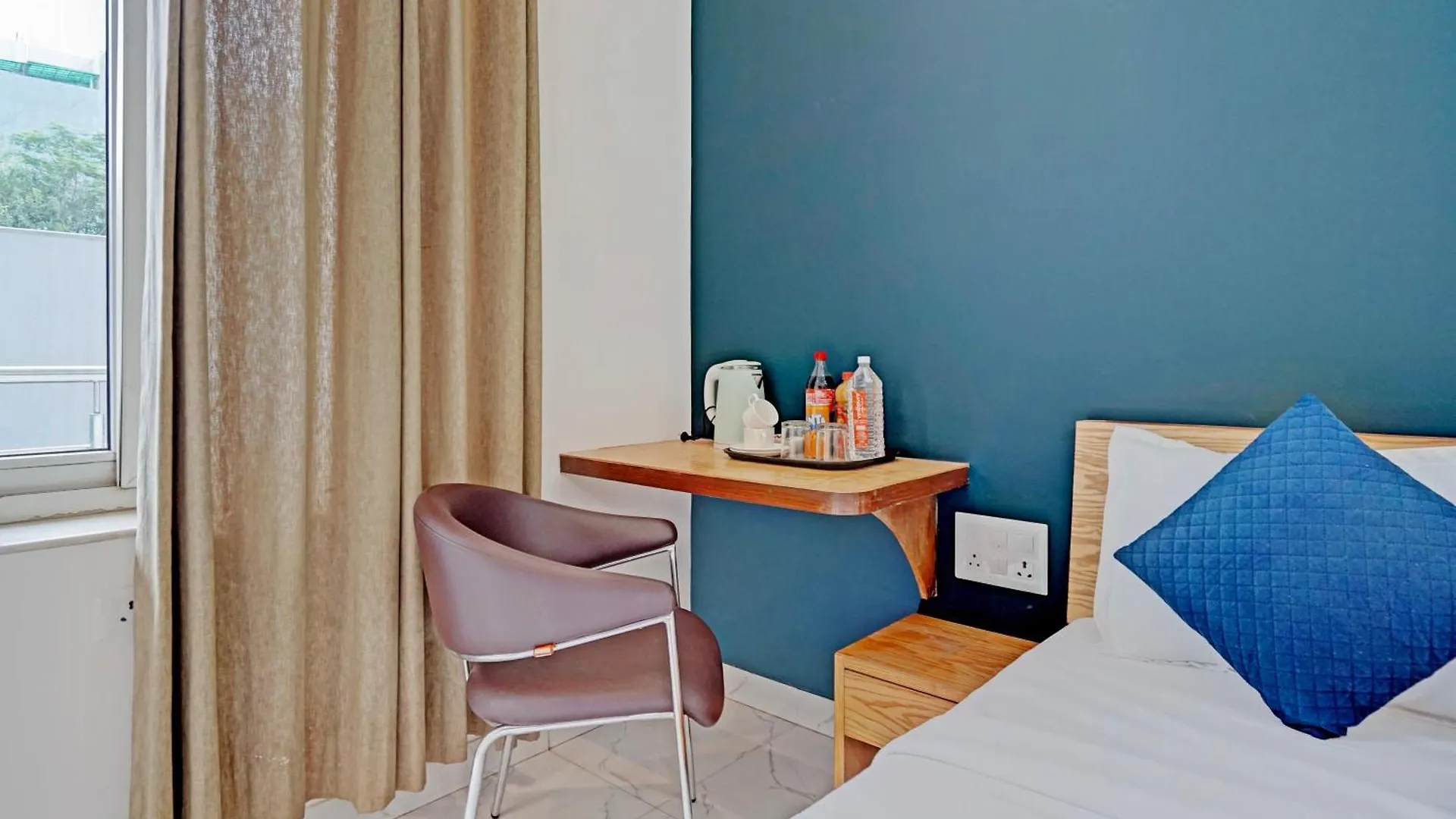 Madstays Hotel - Medicity Near Medanta Hospital Gurgaon India