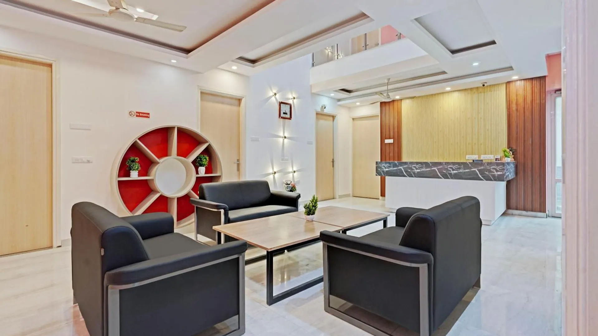 Madstays Hotel - Medicity Near Medanta Hospital Gurgaon 3*,