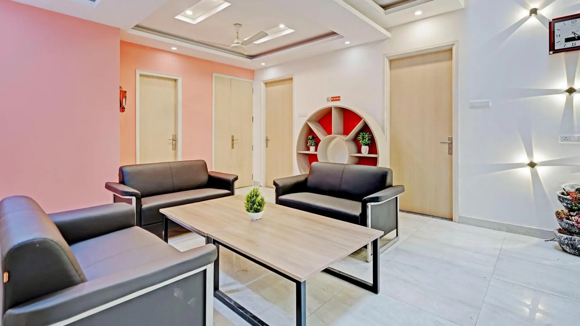 Madstays Hotel - Medicity Near Medanta Hospital Gurgaon