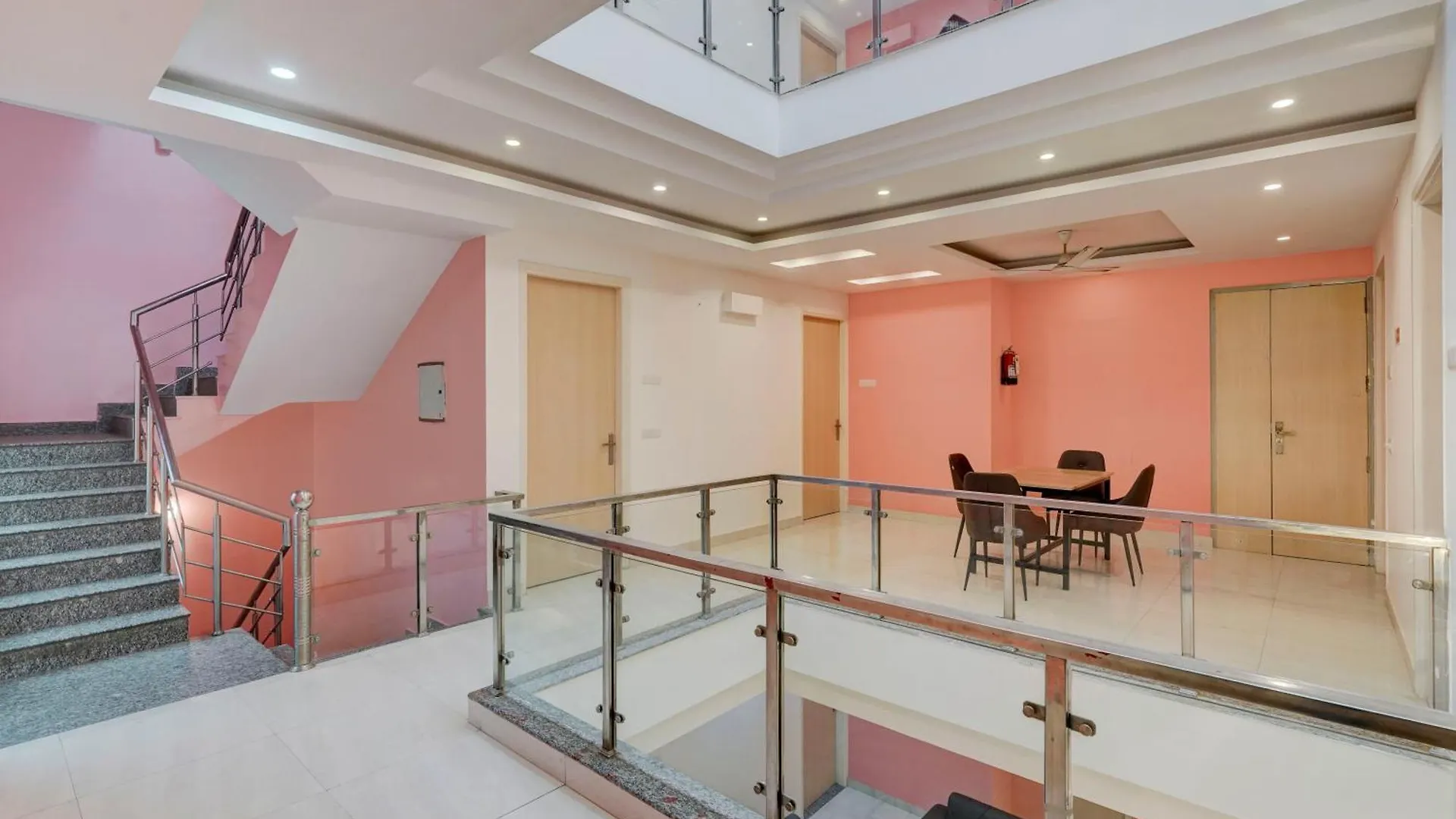 ***  Madstays Hotel - Medicity Near Medanta Hospital Gurgaon India