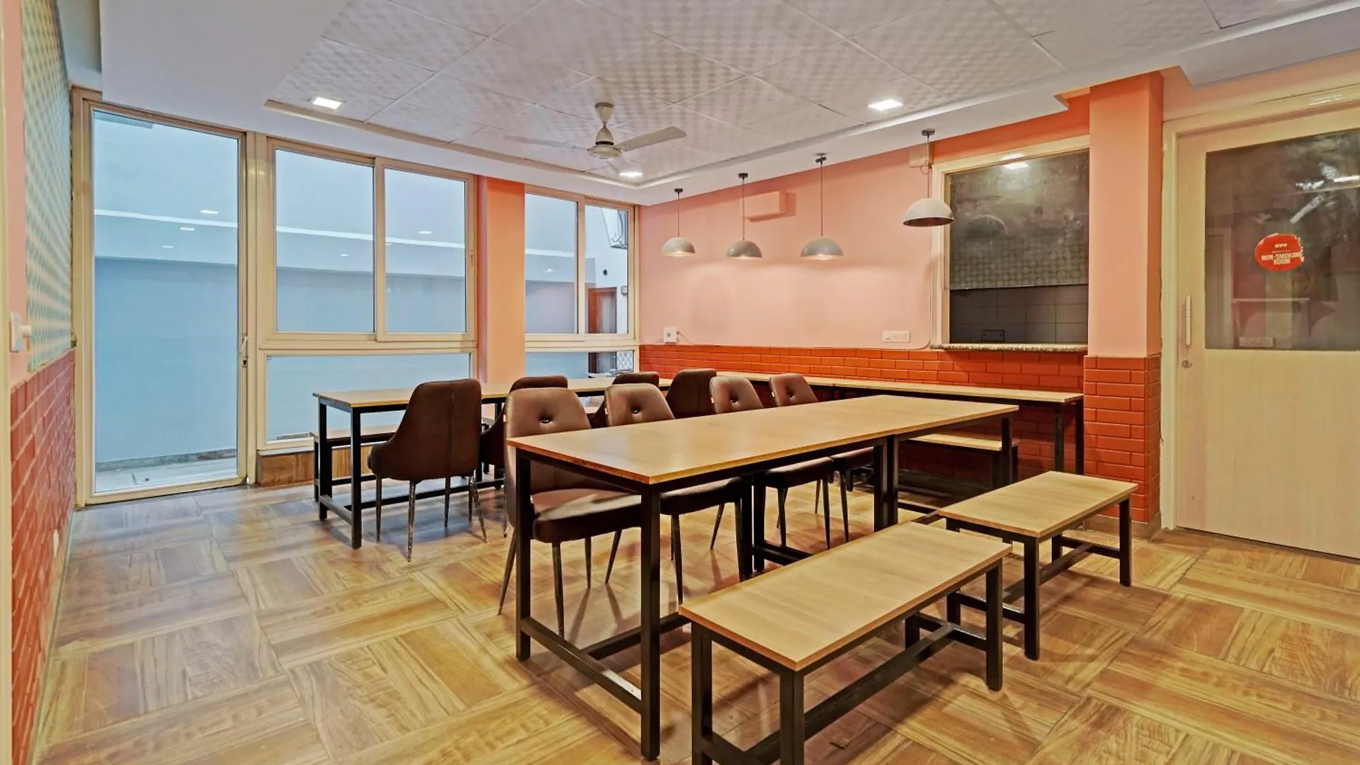 Madstays Hotel - Medicity Near Medanta Hospital Gurgaon