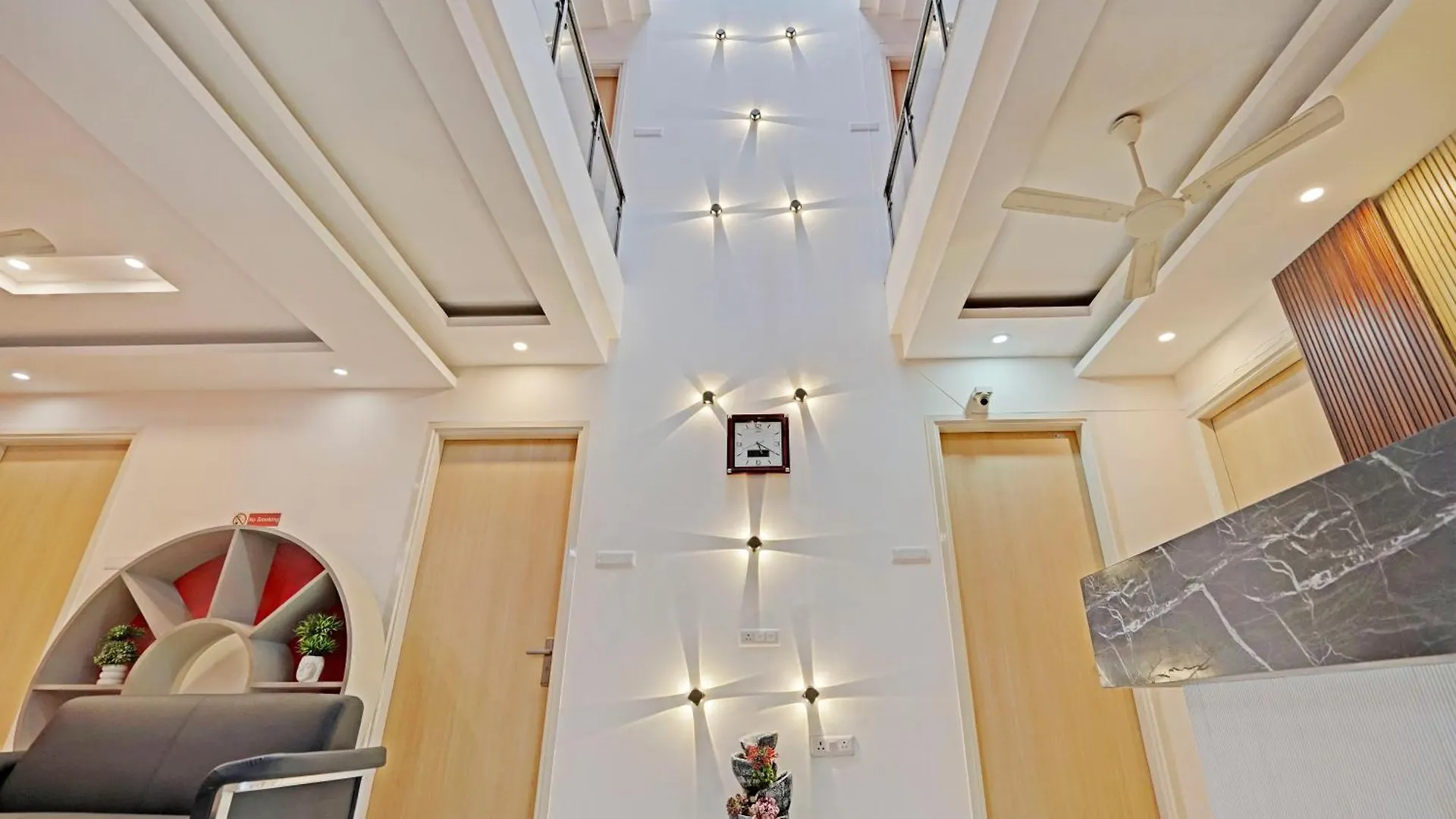Madstays Hotel - Medicity Near Medanta Hospital Gurgaon