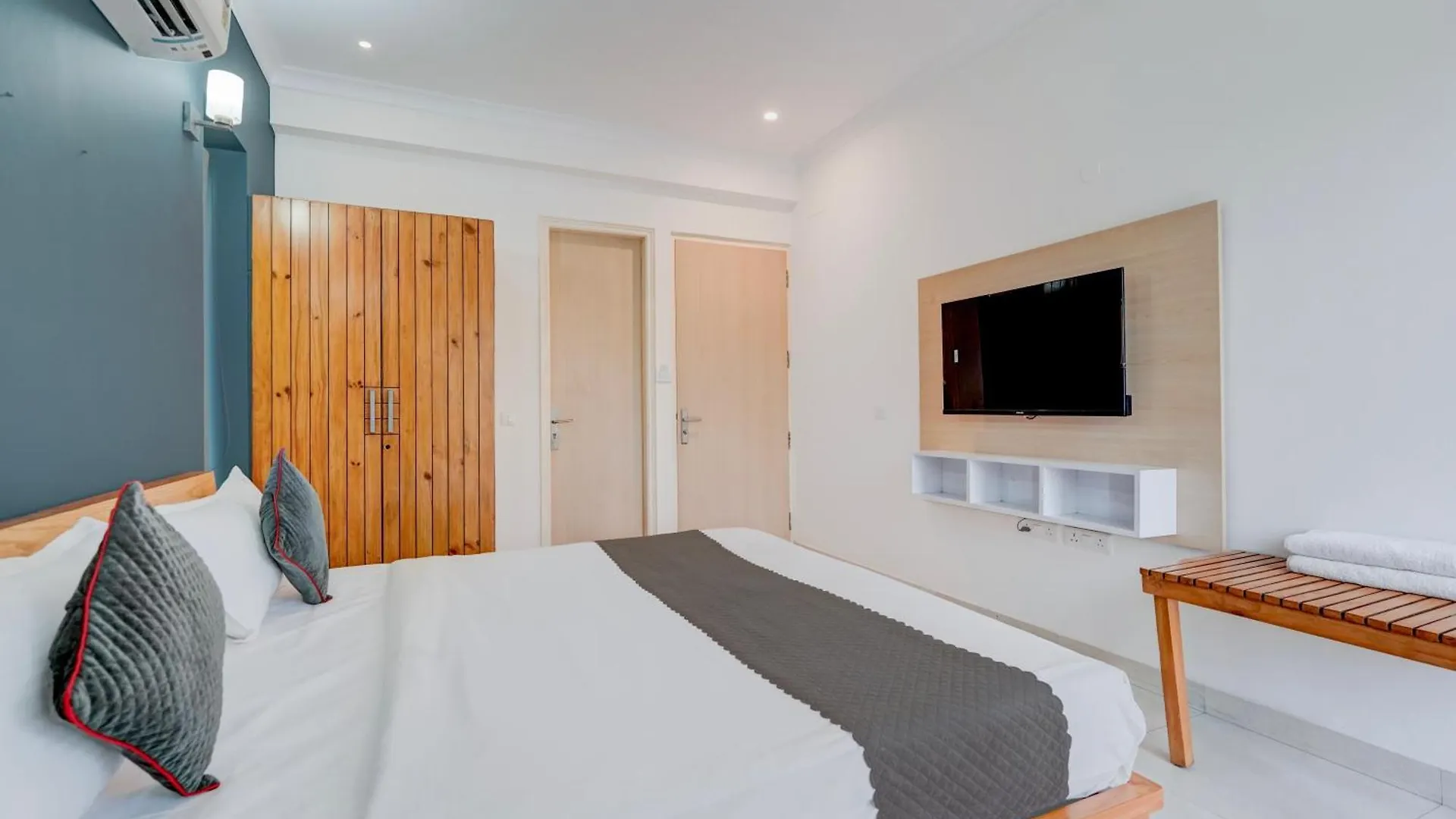 Madstays Hotel - Medicity Near Medanta Hospital Gurgaon India
