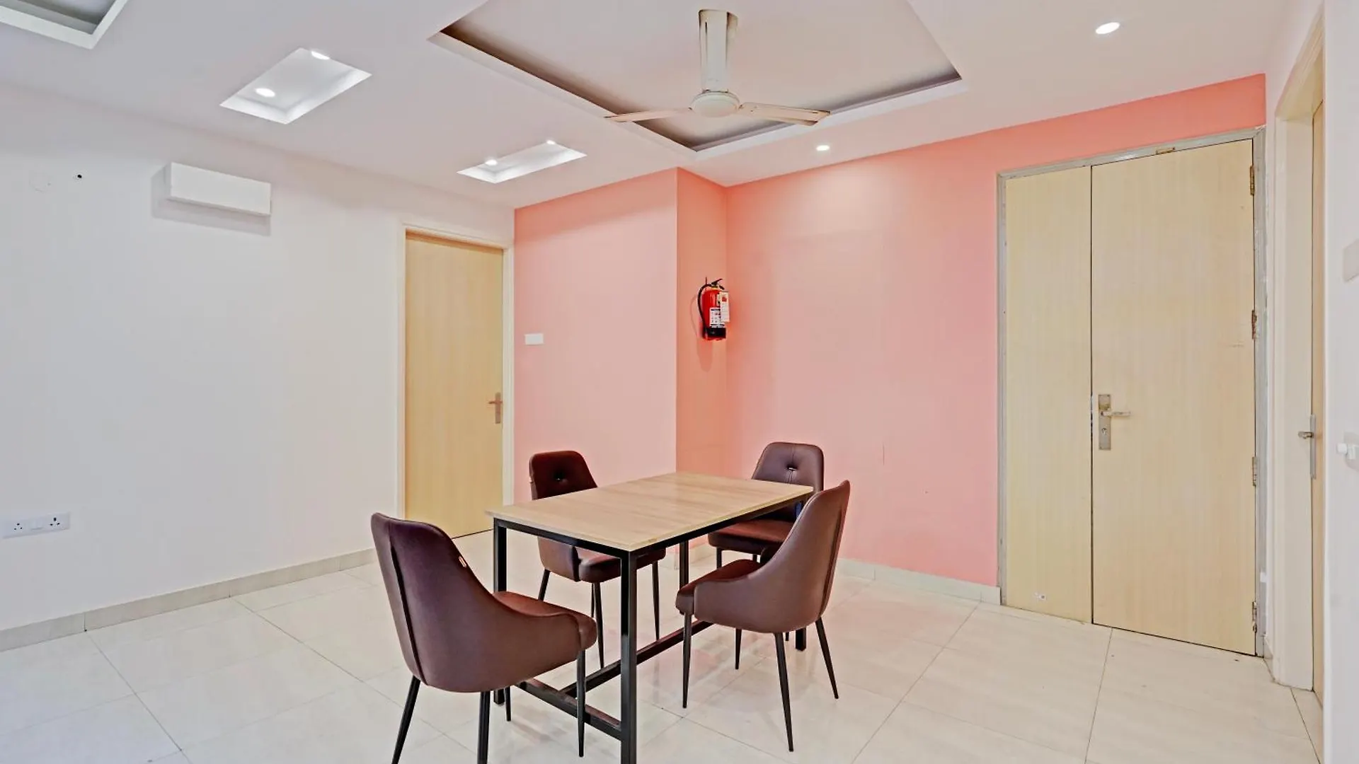 Madstays Hotel - Medicity Near Medanta Hospital Gurgaon 3*,  India