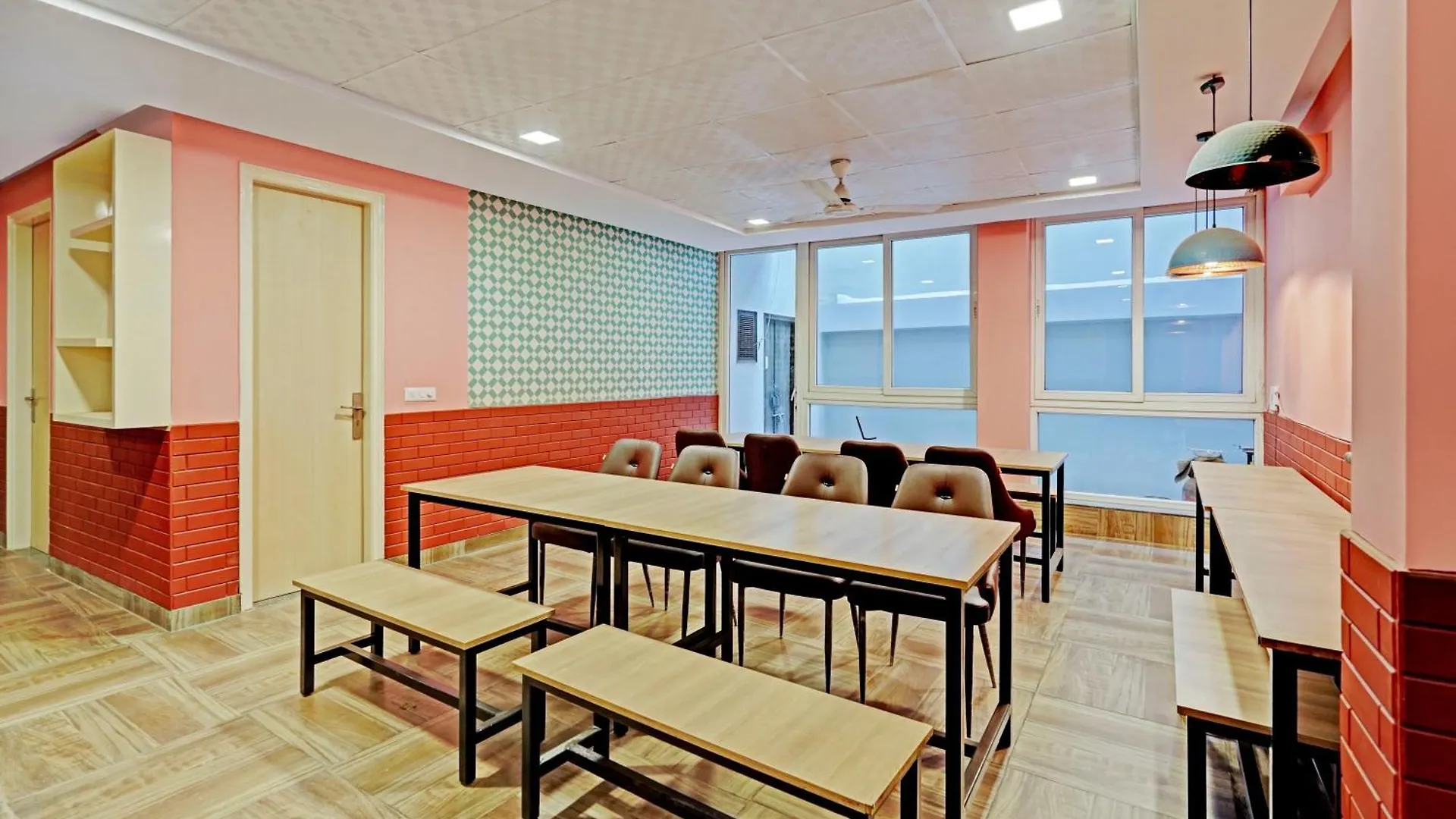 Madstays Hotel - Medicity Near Medanta Hospital Gurgaon