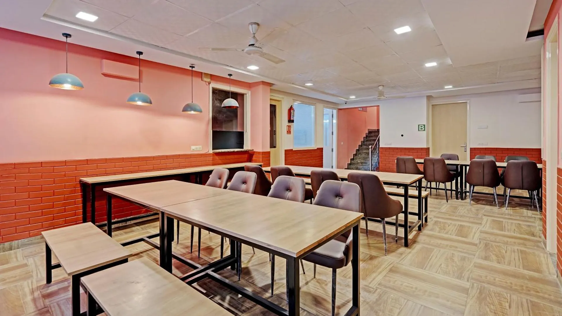Madstays Hotel - Medicity Near Medanta Hospital Gurgaon 3*,